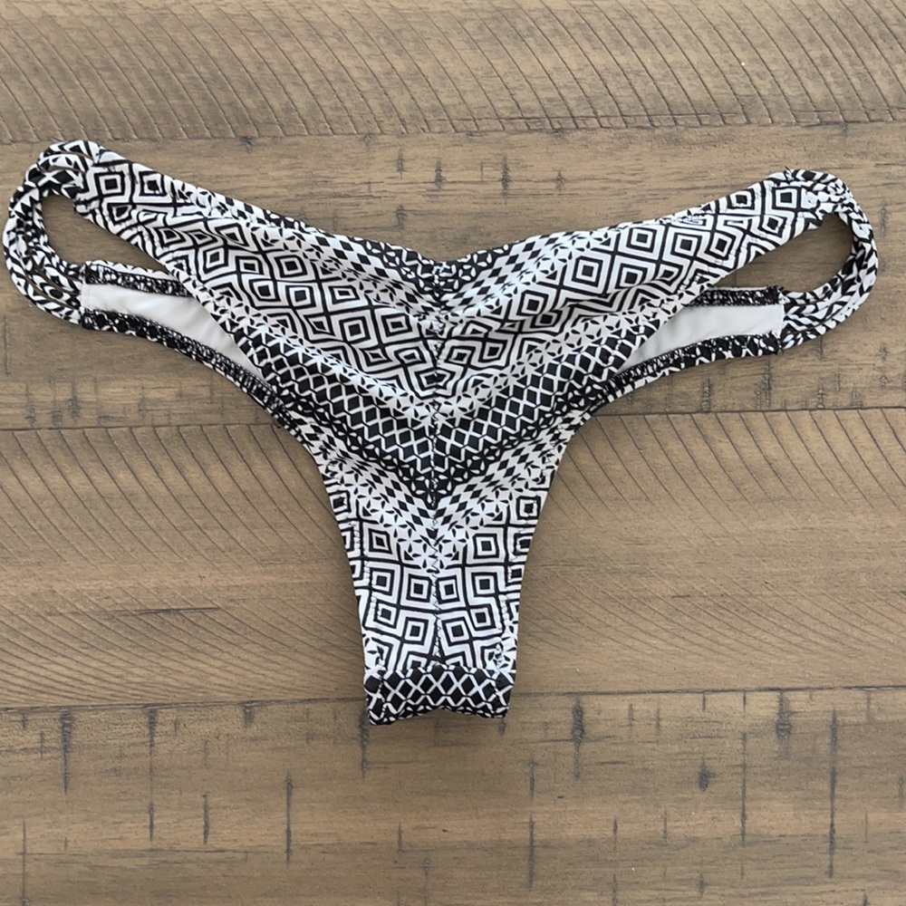 Victoria Secret Bikini - Picture 2 of 4